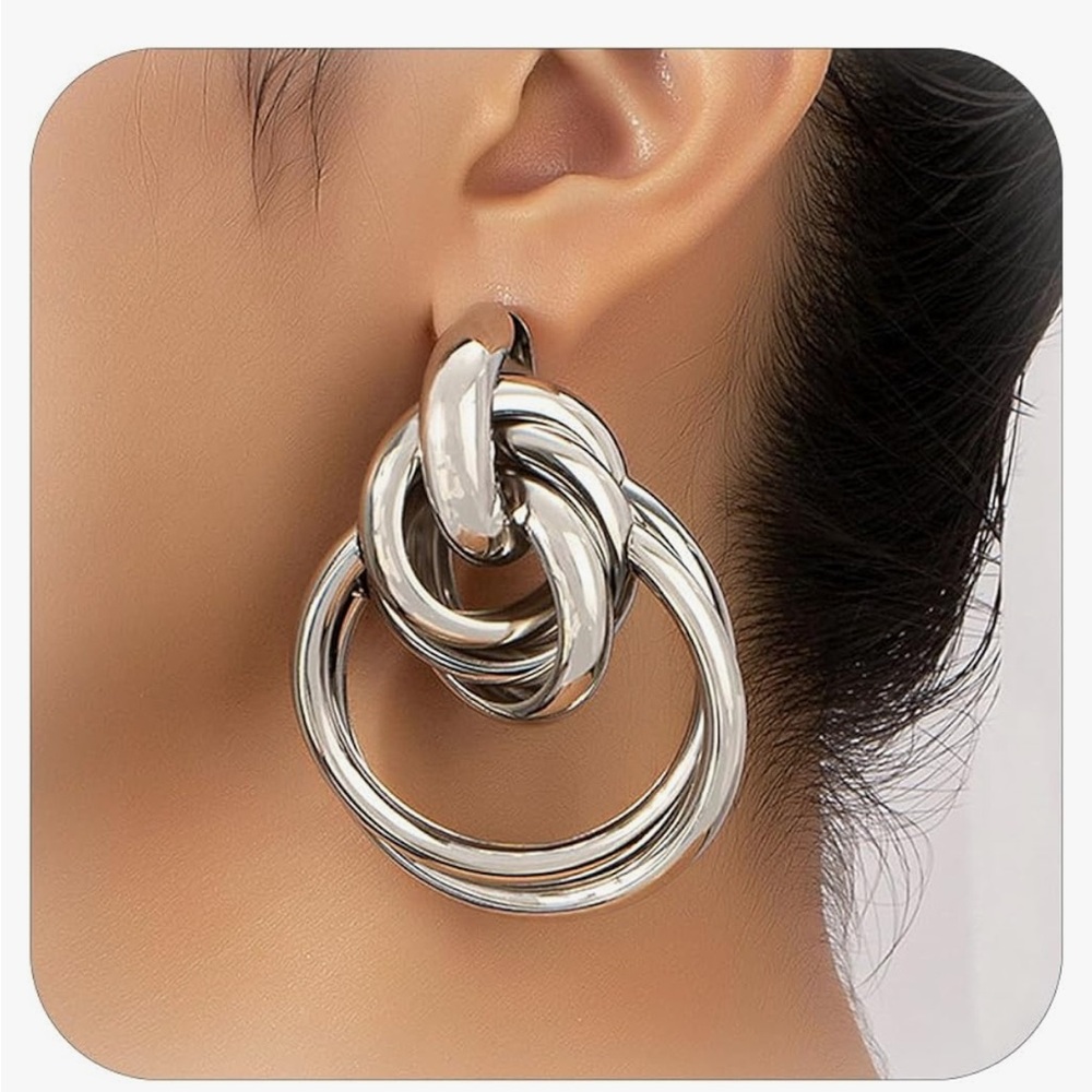 NWT SILVER EARRING NECER WORN
